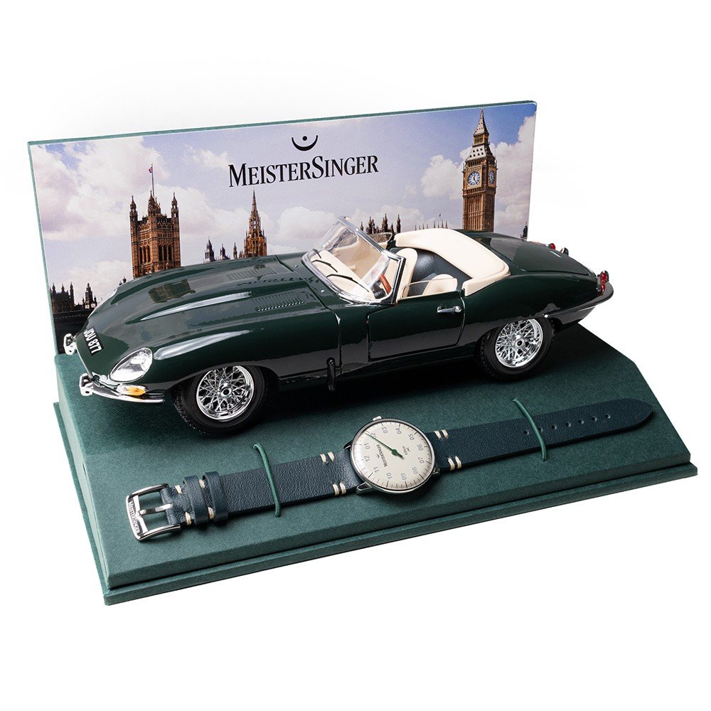 Horloge Miniature Jaguar Type E Sur Socle - Modèle Réduit 20x30 Cm - Rouge - Fabriqué En France